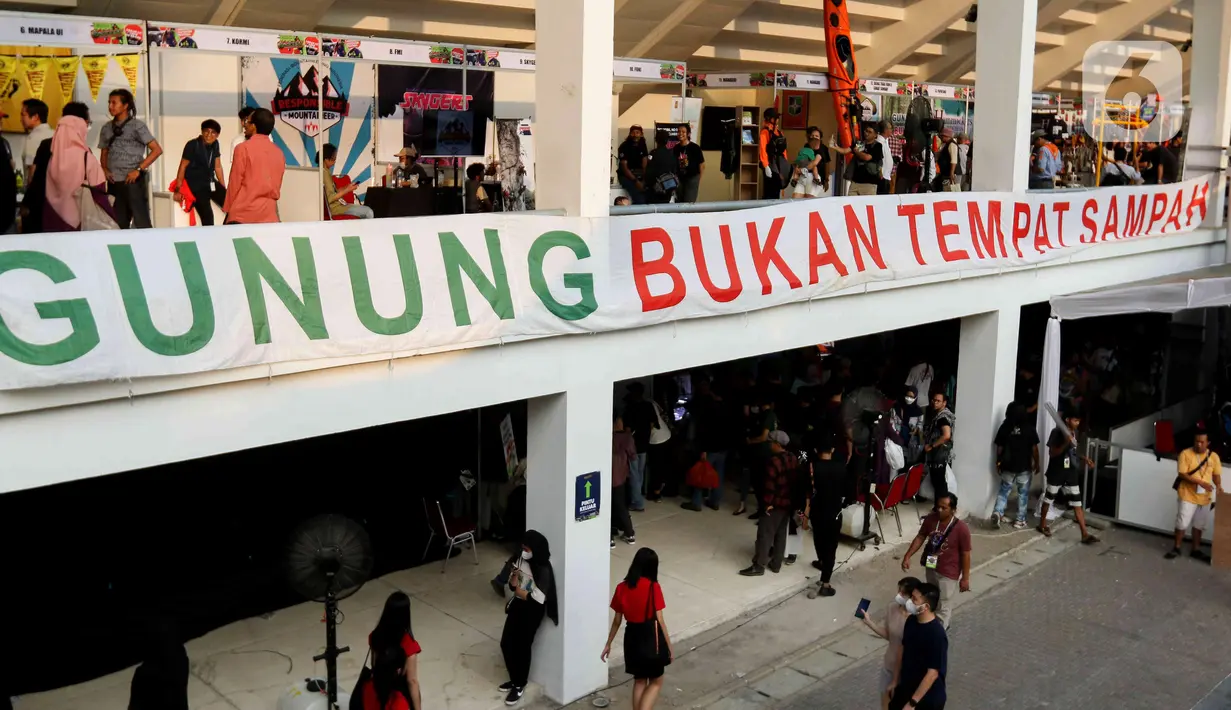 Salah satunya dengan terus mengkampanyekan gerakan tidak membuang sampah di sembarang tempat. (Liputan6.com/Herman Zakharia)