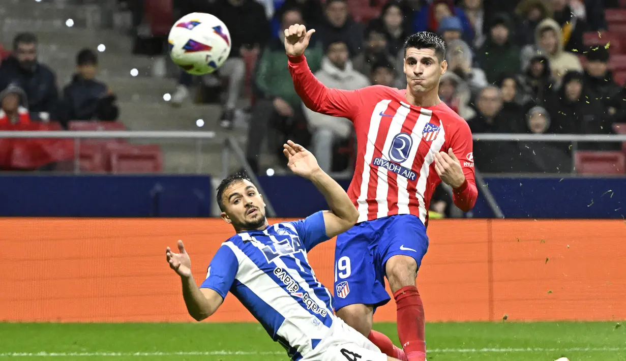 Dua gol Atletico Madrid berhasil dicetak oleh Rodrigo Riquelma (26’) dan Alvaro Morata (45+1’). (JAVIER SORIANO / AFP)
