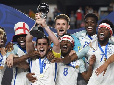 Sejak digulirkan pada 1977, ajang dua tahunan Piala Dunia U-20 yang sempat dilabeli dengan sebutan Piala Dunia Remaja dan Piala Dunia Yunior tercatat telah menghasilkan 11 negara dari tiga konfederasi sebagai juara hingga edisi terakhir pada 2019 yang menjadi edisi ke-22. Kesebelas negara tersebut adalah Brasil dan Argentina sebagai wakil Amerika Latin (CONMEBOL), Ghana mewakili Afrika (CAF) dan sisanya 8 negara berasal dari Eropa (UEFA). Berikut daftar 8 negara Eropa yang sukses menjuarai ajang Piala Dunia U-20. (AFP/Jung Yeon-je)