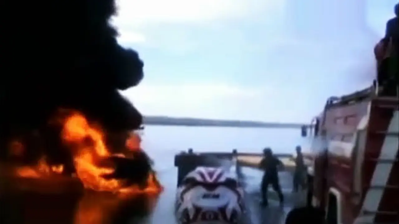 Kapal-BBM-Terbakar
