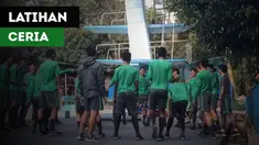 Berita video Timnas Indonesia U-19 berlatih dengan ceria dan tanpa ketegangan jelang laga penentuan melawan Brunei Darussalam.
