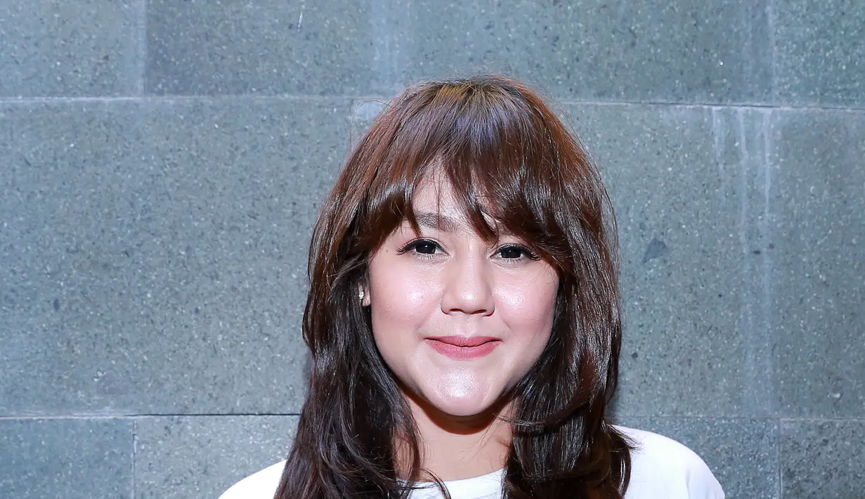 Para kru serta pemain AADC sudah seperti keluarga sendiri bagi Sissy Priscillia. Ibu dua anak ini pun merasa senang dapat bekerja sama kembali dengan mereka. (Galih W. Satria/Bintang.com)