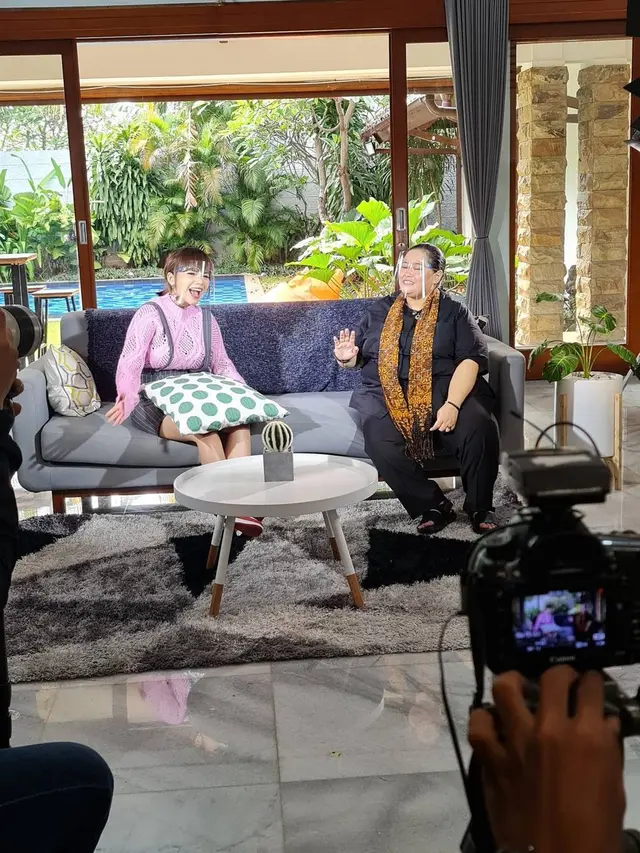 Mbak You dan Dinar Candy. (Foto: Instagram @mbakyou17)