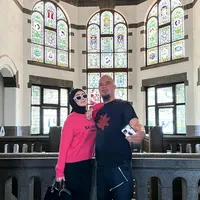 Musisi Ahmad Dhani membagikan potret jadul saat masih SMA. Menurutnya, potret tersebut diambil saat masih duduk kelas 3. Unggahan foto jadulnya tersebut mendapat banyak komentar, termasuk sang istri. [Instagram/mulanjameela1]