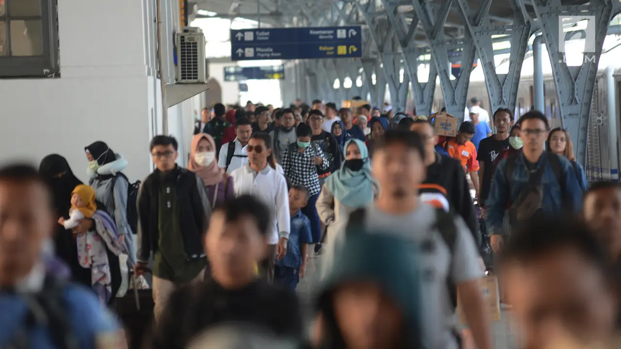Arus Balik di Stasiun Pasar Senen