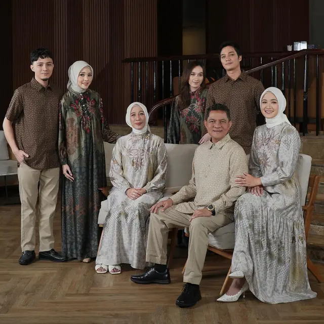 7 Pemotretan Cut Syifa Bareng Keluarga, Kompak Banget