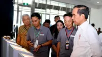 Presiden Jokowi meninjau langsung pabrik baterai mobil listrik PT Hyundai LG Industry Green Power di Kabupaten Karawang, Provinsi Jawa Barat, Kamis (14/9/2023). (Foto: Rusman - Biro Pers Sekretariat Presiden)