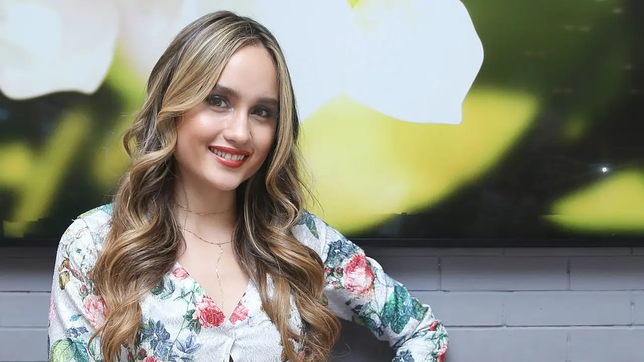[Bintang] Cinta Laura