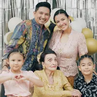 Perayaan ulang tahun nenek Sharena Delon ke-100. [Foto: Instagram/mrssharena]