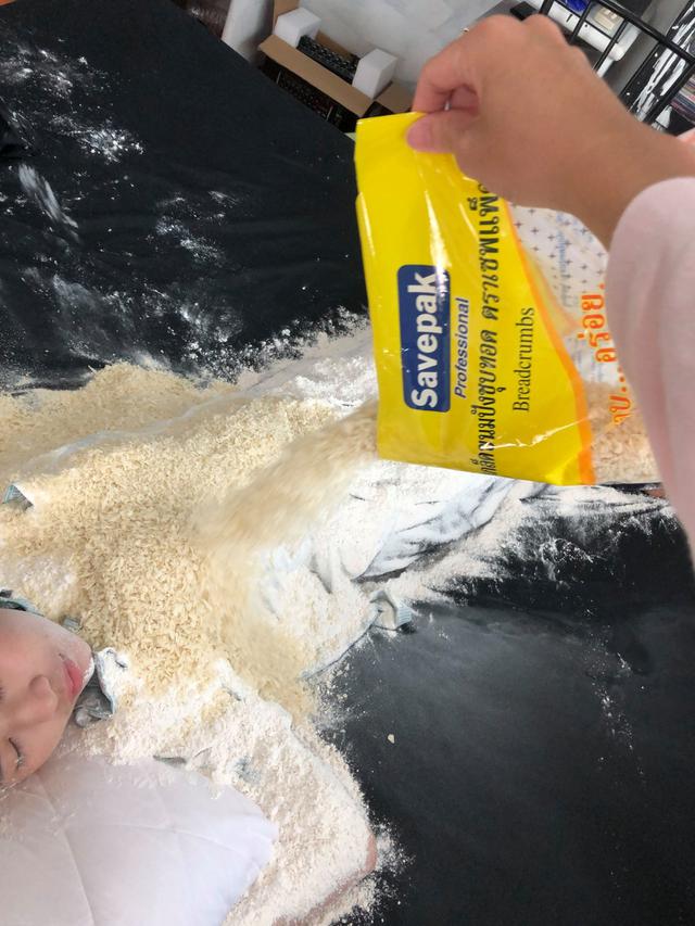 7 Momen Kocak Pria Jahili Pacarnya Jadi Ayam Goreng Ini Bikin Geleng Kepala