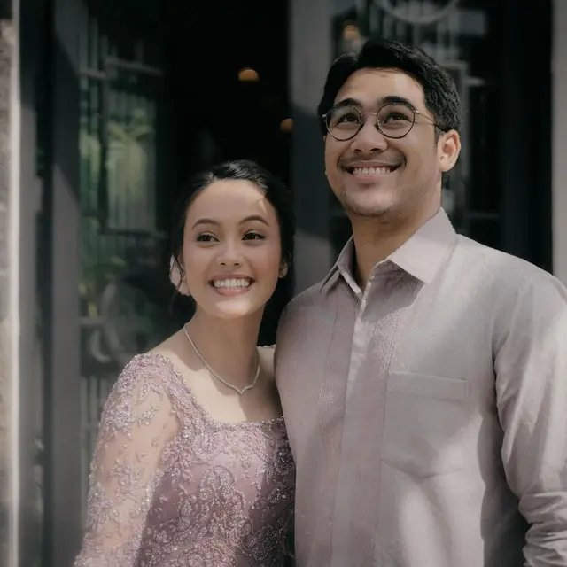 6 Pesona Anggika Bolsterli Tunangan setelah 7 tahun Pacaran, Tampil Anggun Berkebaya Ungu