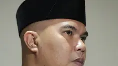 Istri musisi Ahmad Dhani, Mulan Jameela bersama anaknya juga sudah menyambangi suaminya di Mako Brimob, Kelapa Dua Depok. Hal itu dikatakan oleh sumber yang diperoleh Bintang.com. (Bambang E. Ros/Bintang.com)