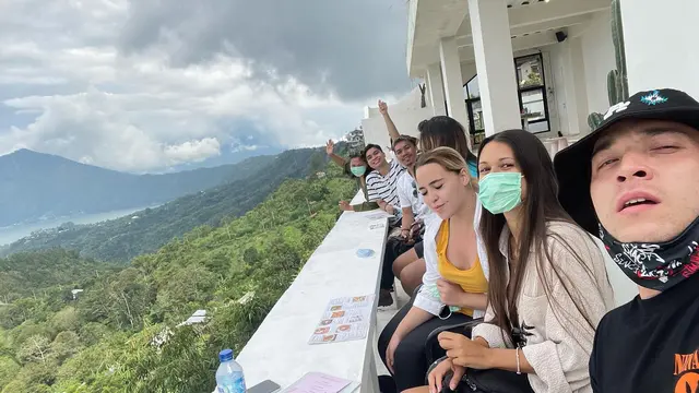 Pertama Kali Unggah Foto Bareng, Ini Potret Kebersamaan Stefan William dan Ria Andrews