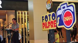 Kapolri Jenderal Sutarman memberikan sambutan saat pembukaan pameran Foto Pilpres 2014 di Mall Casablanca, Jakarta, Kamis (6/11/2014)(Liputan6.com/Johan Tallo)