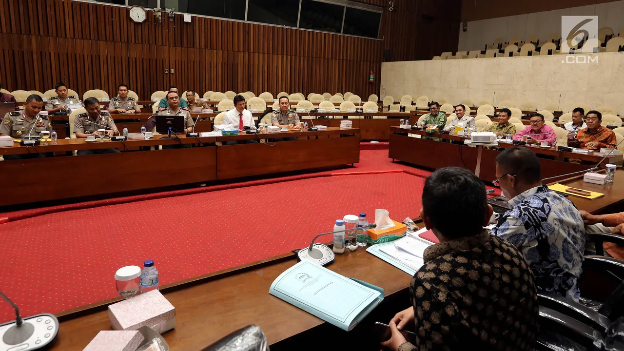 Pansus Hak Angket KPK Serahkan Hasil Audit dari BPK ke Wakpolri