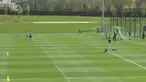 Manchester City dikenal memiliki gelandang-gelandang yang punya tendangan geledek. Dalam sesi latihan sebelum menghadapi Aston Villa, kiper-kiper The Citizens diberikan tes sulit oleh Fernandinho, Mangala dan Fernando.