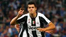 Pemain Juventus, Alvaro Morata, merayakan gol yang dicetaknya ke gawang AC Milan dalam final Coppa Italia di Stadion Olimpico, Roma, Sabtu (21/5/2016). (Reuters/Tony Gentile)