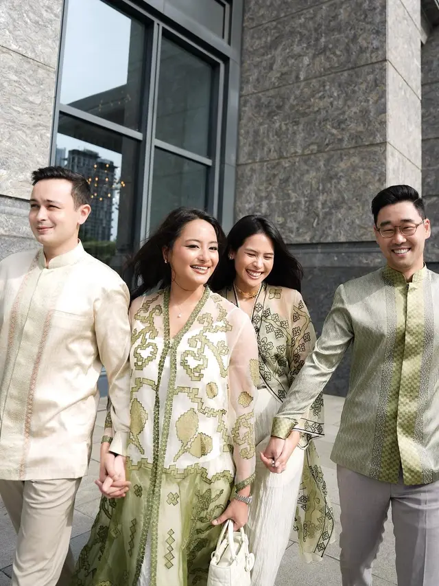 6 Potret Gaya Baju Lebaran Keluarga Maudy Ayunda dari 2023-2025, Selalu Dinanti