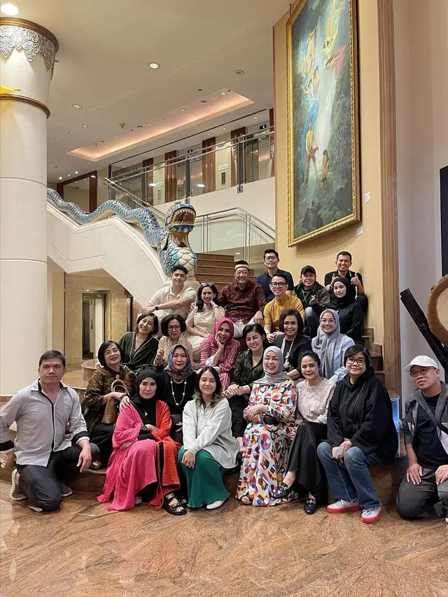 Rieta Amilia bukber dengan bestie (Instagram/rieta_amilia)