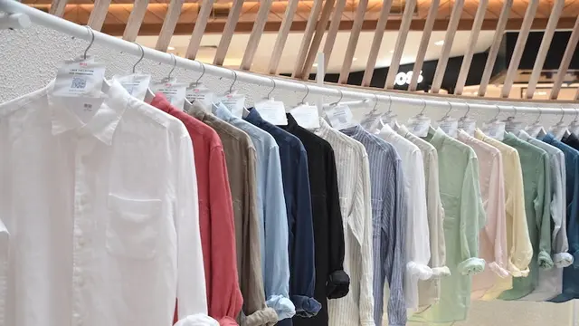Koleksi kemeja UNIQLO Linen Premium Spring/Summer 2025 (Foto Dok: UNIQLO Indonesia)