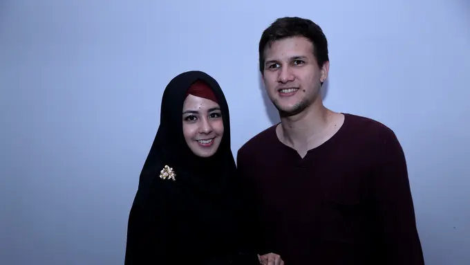 Stuart Collin dan Risty Tagor