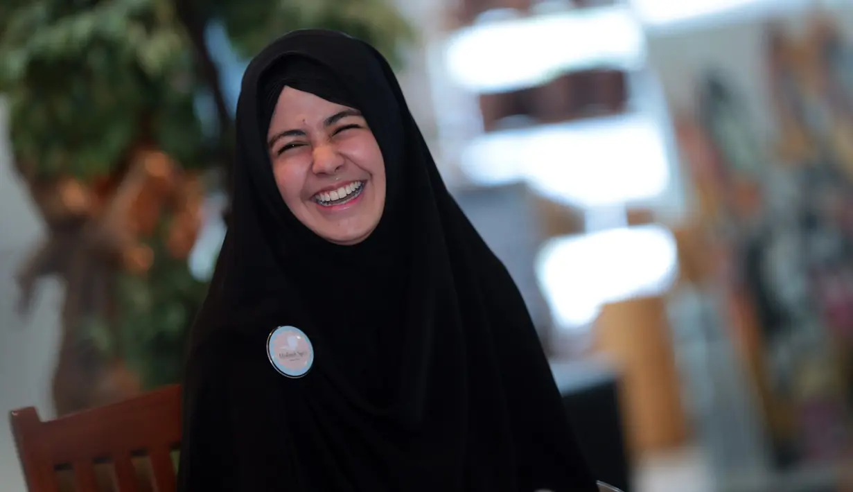 "Dia cerita soal keguguran. Aku bilang takdir Allah pasti baik. Ya sempet cerita isi hatinya. Pasti istri mau yang terbaik kondisi mereka sebenernya baik-baik," tambahnya. (Deki Prayoga/Bintang.com)