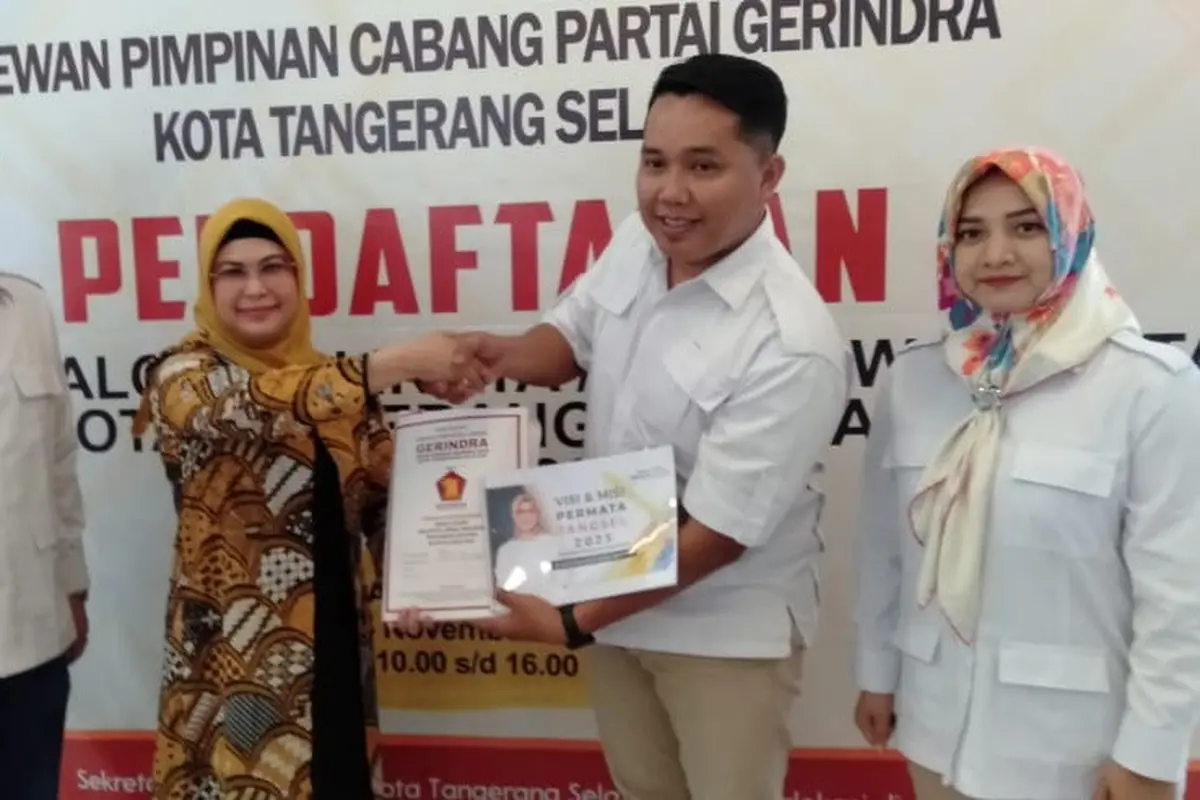 Putri Ma'ruf Amin, Siti Nur Azizah mendaftar ke Partai Gerindra untuk mengikuti Pilkada Tangsel.