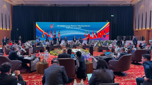 Menlu RI Sugiono dalam ASEAN Foreign Ministers’ Retreat (AMM Retreat) di Kuala Lumpur, Malaysia, Rabu (9/7/2025). (Dok. Kemlu RI)