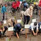 Penanaman mangrove memperingati Hari Lahan Basah se-Dunia di pantai Setokok, Bulang, Batam. Foto: liputan6.com/ajang nurdin&nbsp;