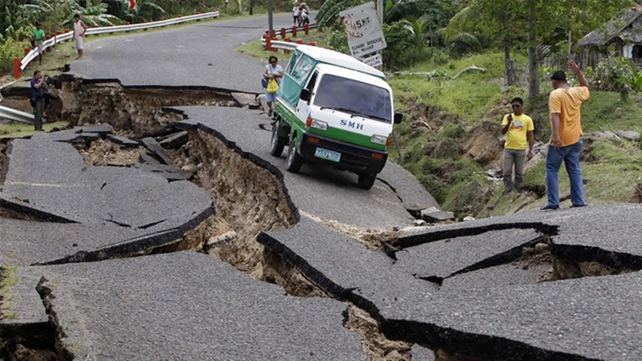 gempa-filipina-2-131015c.jpg