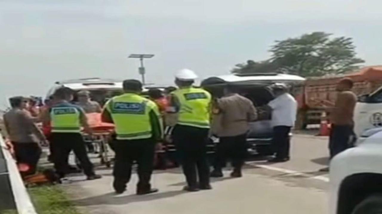 Empat Orang Ditemukan Tewas dalam Mobil di Tol Tegal, Penyebab Kematian  Masih Misteri
