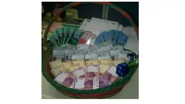 7 Potret Isian Hampers Lebaran Ini Anti-Mainstream, Bikin Geleng Kepala