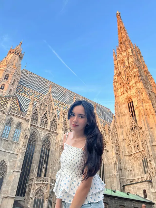 Beby Tsabina dan Cassandra Lee Liburan di Vienna