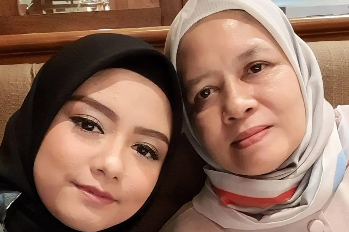 Tika Ramlan dan Ibunda