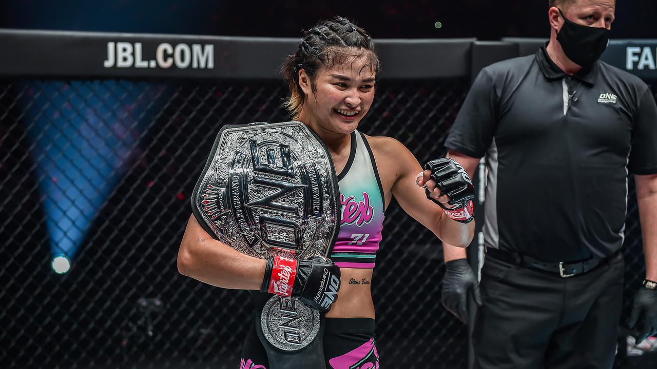 Stamp Fairtex Juara ONE Championship Khusus Wanita