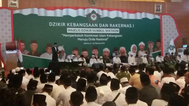 Jokowi hadiri Dzikir Kebangsaan Majelis Dzikir Hubbul Wathon di Gedung Serbaguna 2, Asrama Haji, Pondok Gede Jakarta Timur.