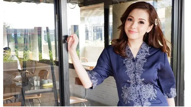 Sudah Punya Tiga Anak, Ini 7 Pesona Maya Septha Bak ABG