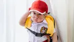 Rayyanza Malik Ahmad terkenal sebagai balita lucu yang gaya penampilannya terkenal lucu. Gaya bak anak SD ini sempat viral. Terlebih Cipung tampil lucu dengan memakai topi dan kacamata bak seorang kutu buku. (Liputan6.com/IG/raffinagita1717)