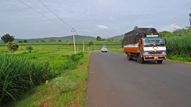 [Bintang] Truk Ini Punya Mode Keselamatan Bagi Pengendara di Belakangnya