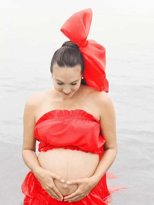 Potret Cantik Nadine Chandrawinata Sebelum Melahirkan, Bak Titisan Putri Laut dengan Gaun dari Kain Sisa