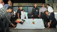Massa Prabowo-Hatta Geruduk KPU, Keranda Mayat Jadi Hadiah