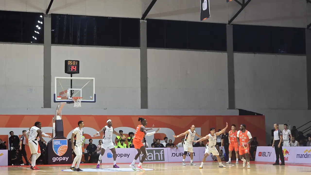 Laga hari pertama IBL 2025 antara Pelita Jaya melawan Dewa United