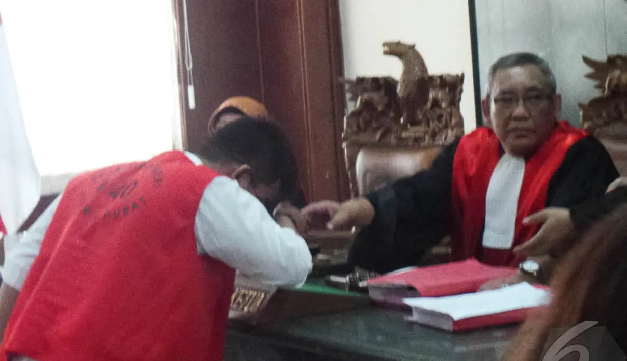 Hakim Absoroh mengabulkan permohonan itu. Sidang pembacaan eksepsi akan dilakukan pada 2 September mendatang, PN Jakpus, Selasa (26/8/2014) (Liputan6.com/Faizal Fanani)