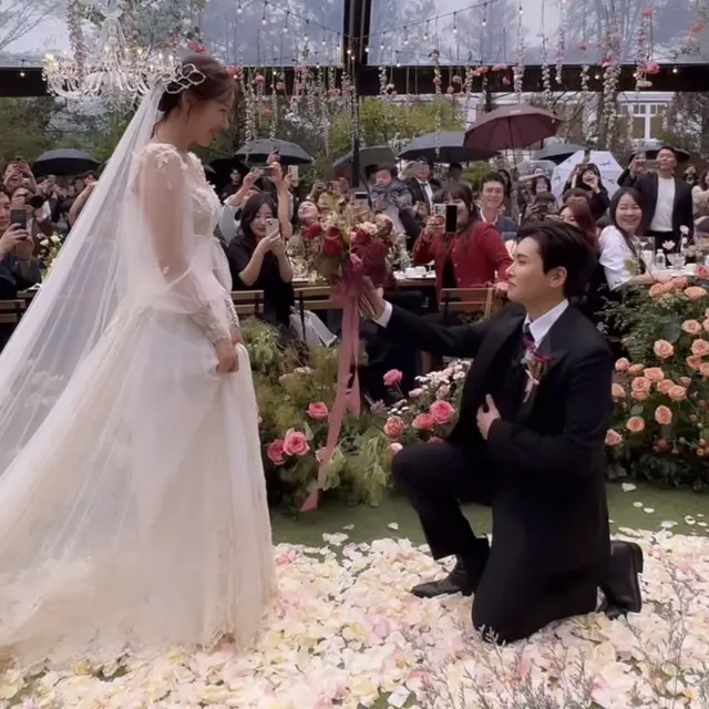 Potret Ari Istri Ryeowook Super Junior di hari pernikahannya. [@seoki2i]