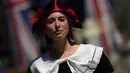 Flora MacDonald Johnston berpose setelah tiba untuk hari pertama pertemuan balap kuda Royal Ascot, di Ascot Racecourse, di Ascot, Inggris, Selasa (14/6/2022). (AP Photo/Alastair Grant)