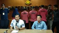 Polisi menangkap 4 orang tersangka penyebar hoaks penculikan anak.