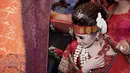 Sebelumnya Momo vokalis Geisha menggelar acara mewah disebuah hotel di Jawa Timur. Resepsi pernikahan di tanah kelahiran suaminya, Nicola Reza Samudra itu mengusung adat Jawa. (Instagram/nobelphotography)