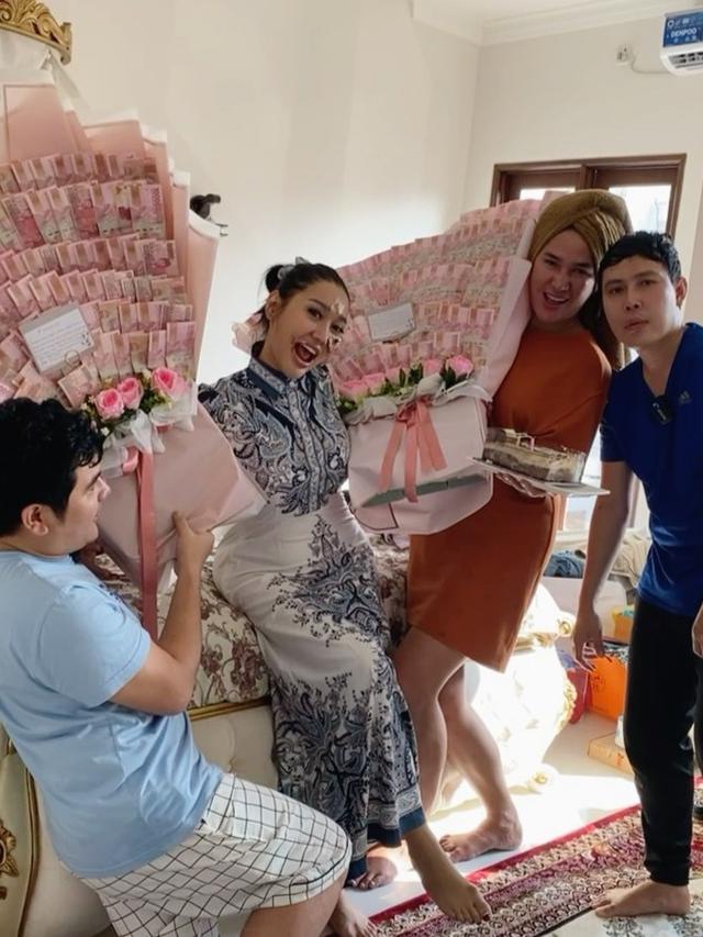 6 Potret Lucinta Luna Rayakan Ulang Tahun, Sekaligus Syukuran Rumah Baru
