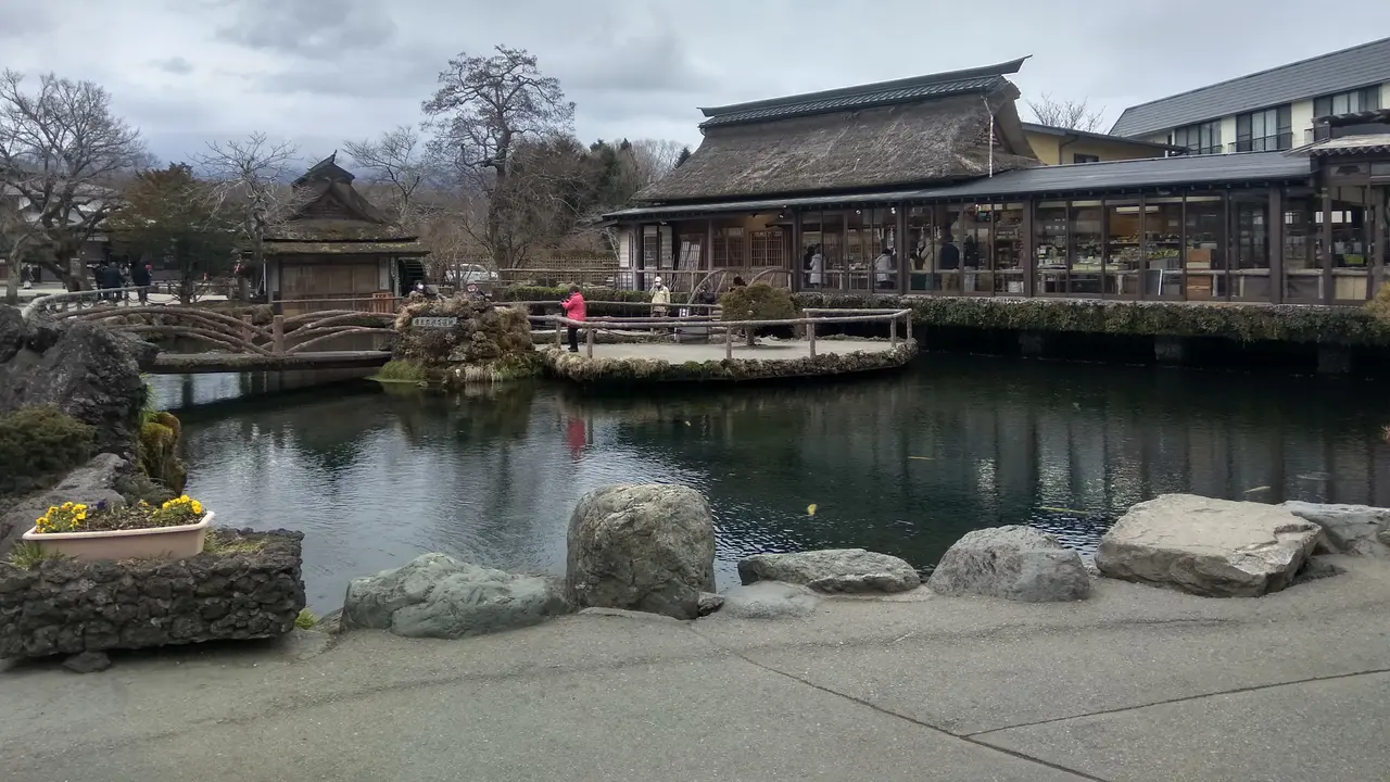 Oshino Hakkai