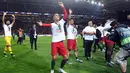 Pemain Portugal, Cristiano Ronaldo, merayakan gelar juara UEFA Nations League setelah mengalahkan Belanda pada laga final di Stadion Dragao, Porto, Minggu (9/6). Portugal menang 1-0 atas Belanda. (AFP/Patricia De Melo)